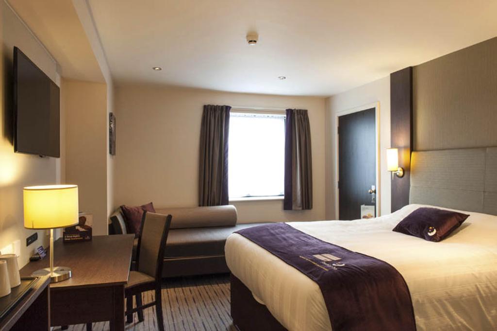 Premier Inn Dundee North ภายนอก รูปภาพ