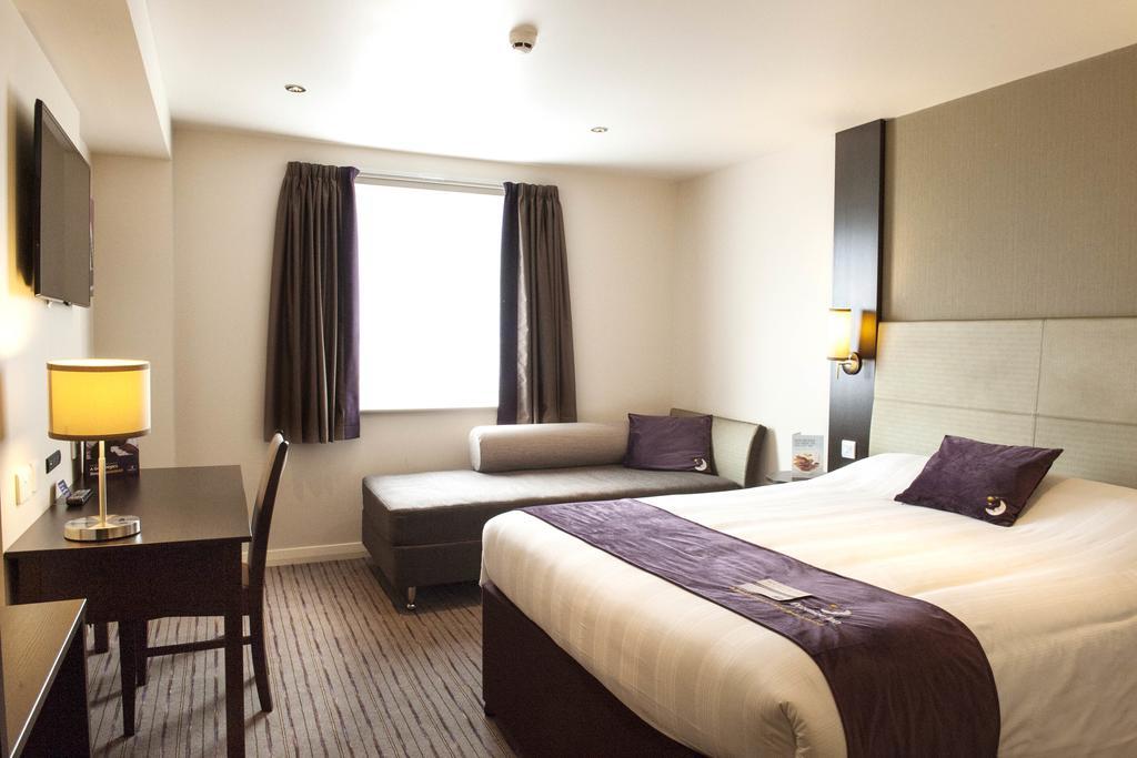 Premier Inn Dundee North ภายนอก รูปภาพ