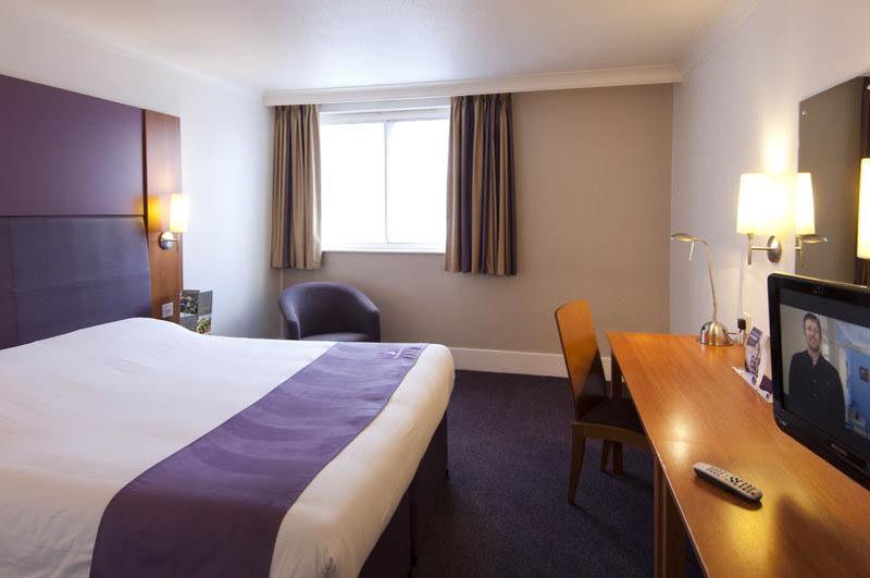 Premier Inn Dundee North ภายนอก รูปภาพ