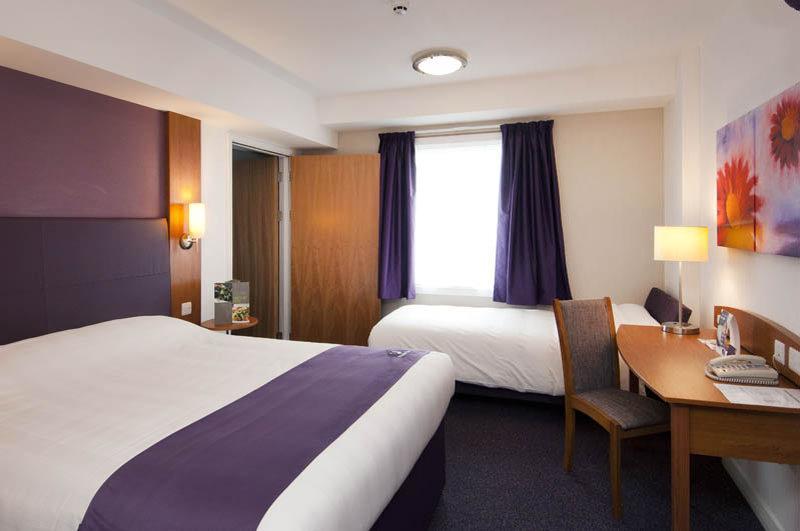 Premier Inn Dundee North ภายนอก รูปภาพ