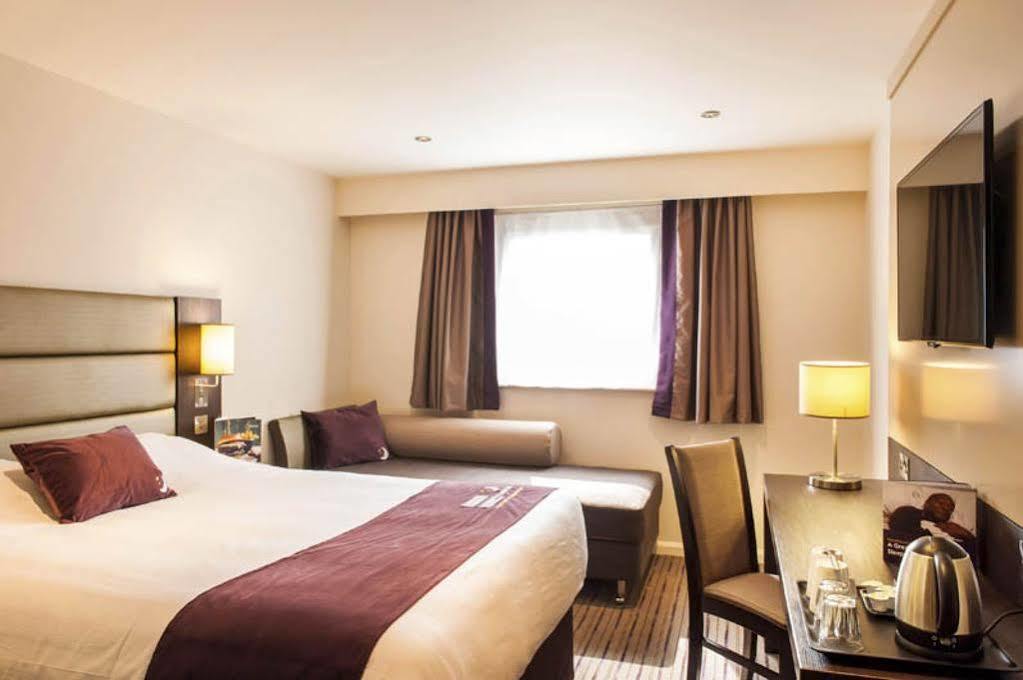 Premier Inn Dundee North ภายนอก รูปภาพ